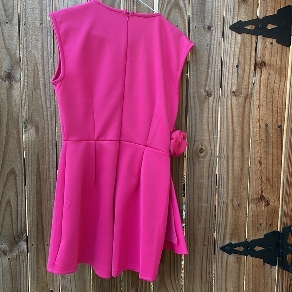 NWT New York and company fuchsia rosette romper size medium - Picture 5 of 6